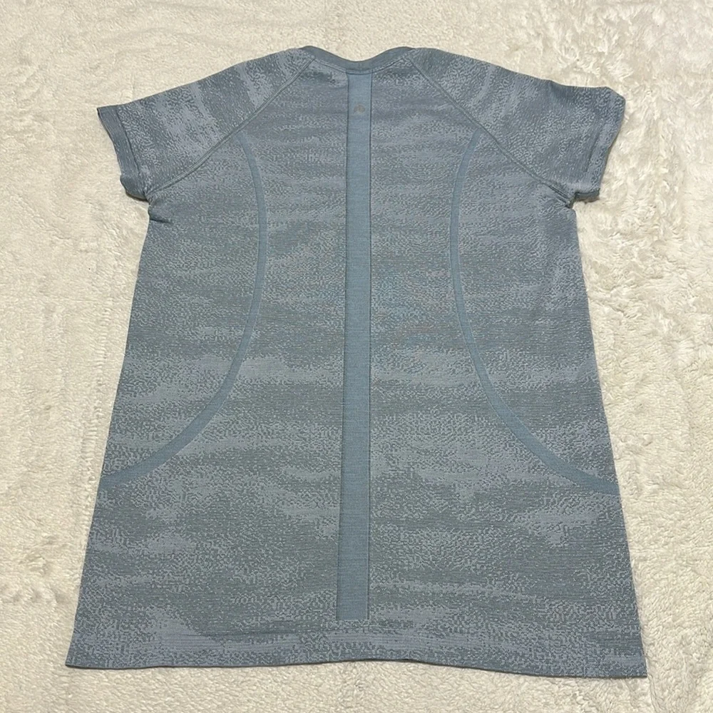 lululemon athletica Women's Short Sleeve Tee in Light Gray